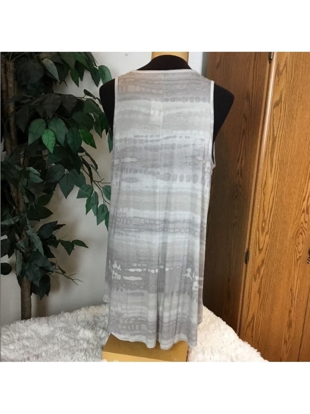 Maurices 24/7 Crisscross V-Neck Sleeveless Tunic Top Gray Tie-Dye Size Large - Picture 2 of 14